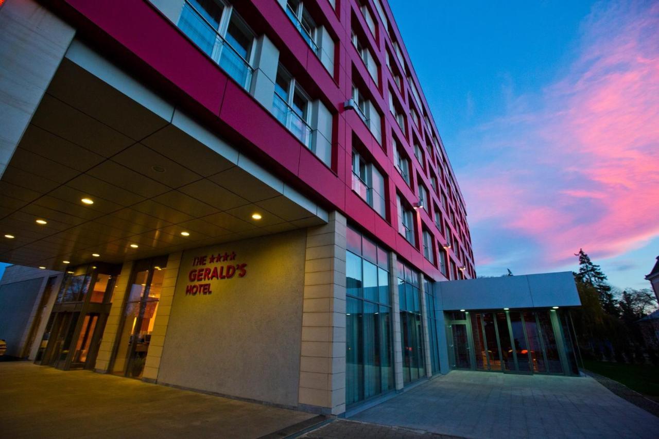 The Gerald'S Hotel Rădăuţi Exterior foto